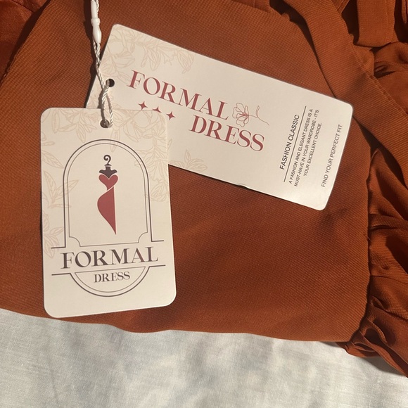 Elegant Orange Marrón Wedding Dress - Picture 6 of 16